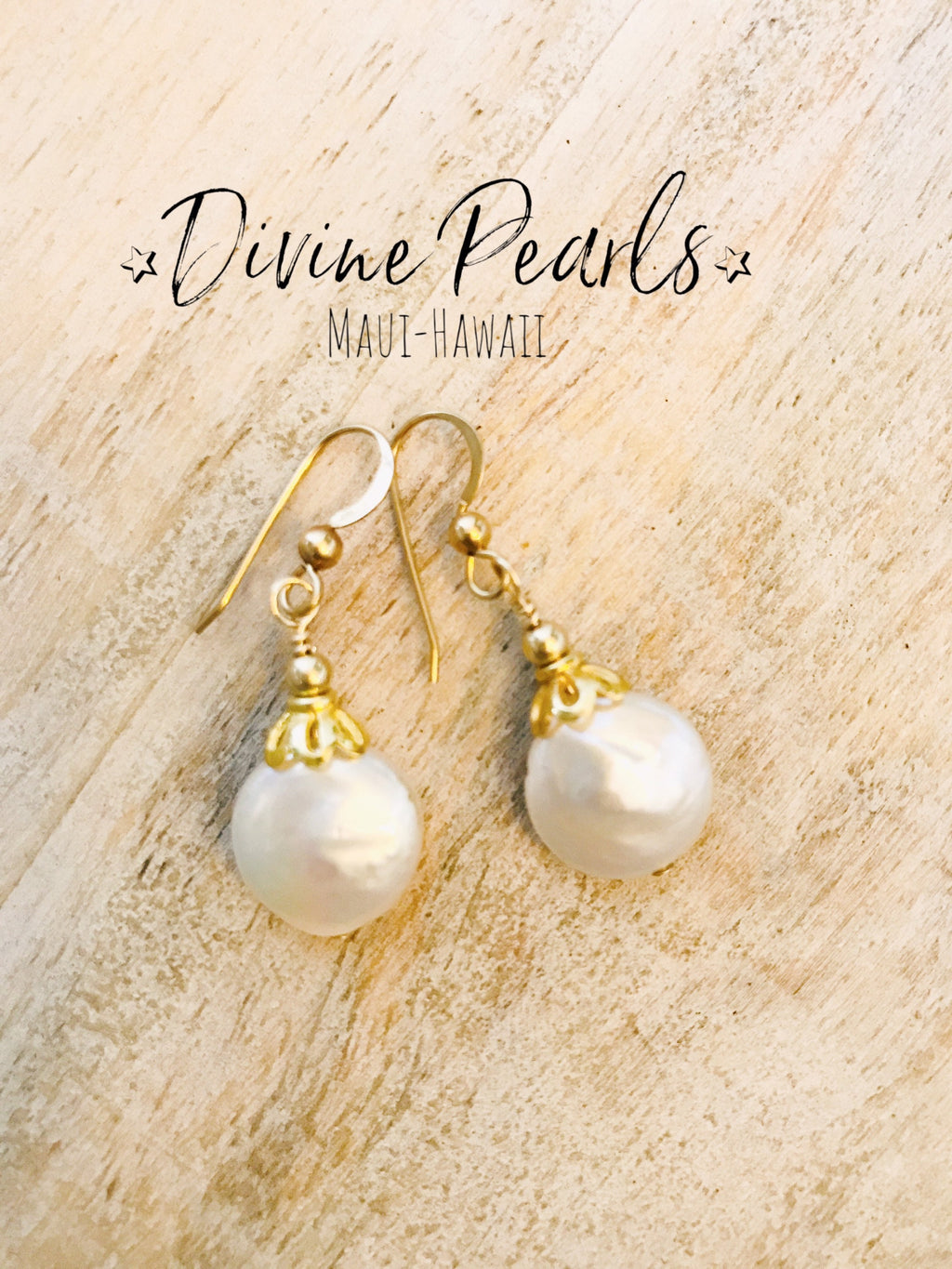 White freshwater pearls earrings