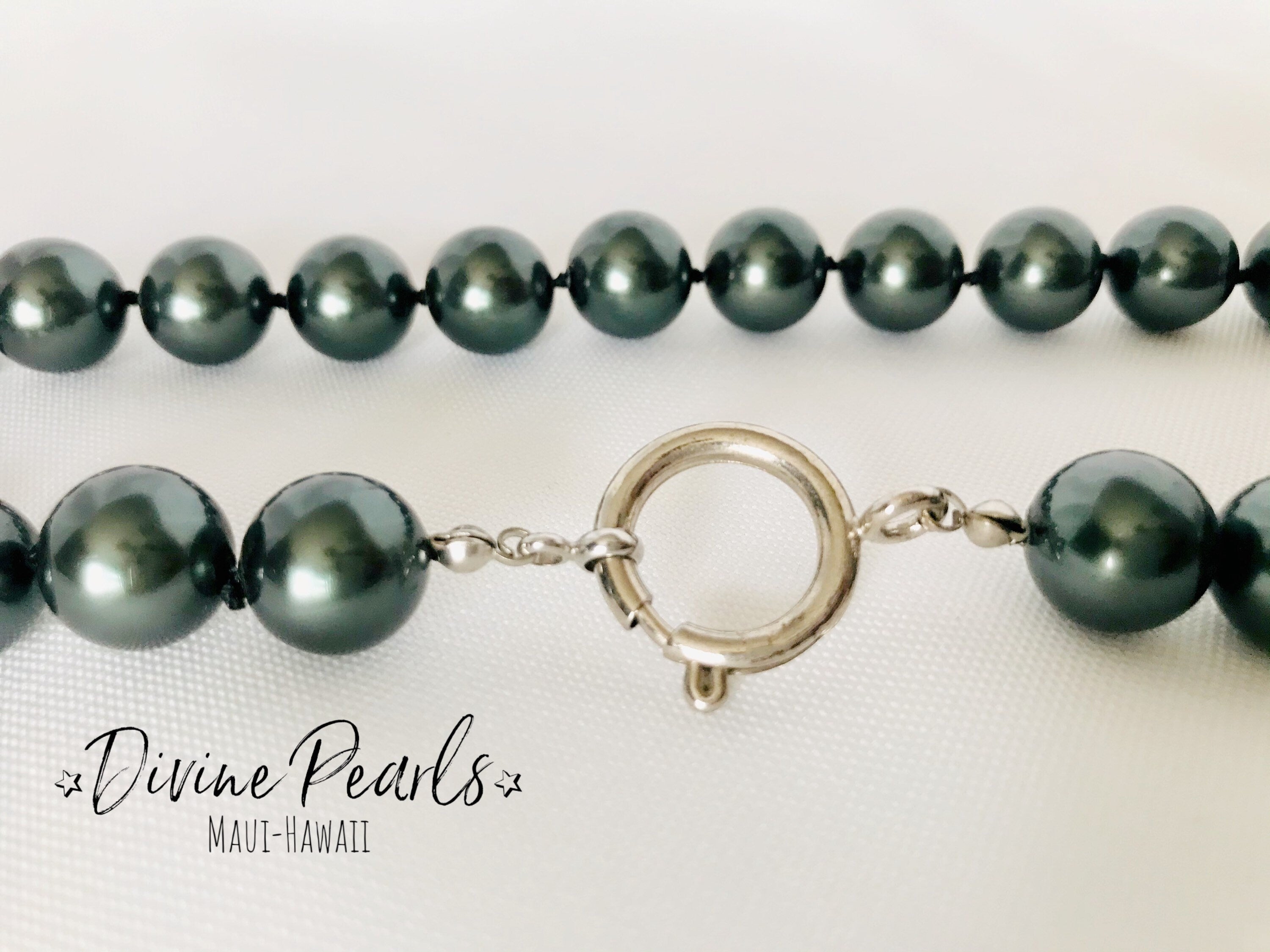 Beautiful and elegant Black pearls handnute necklace, spring ring sterling silver clasp