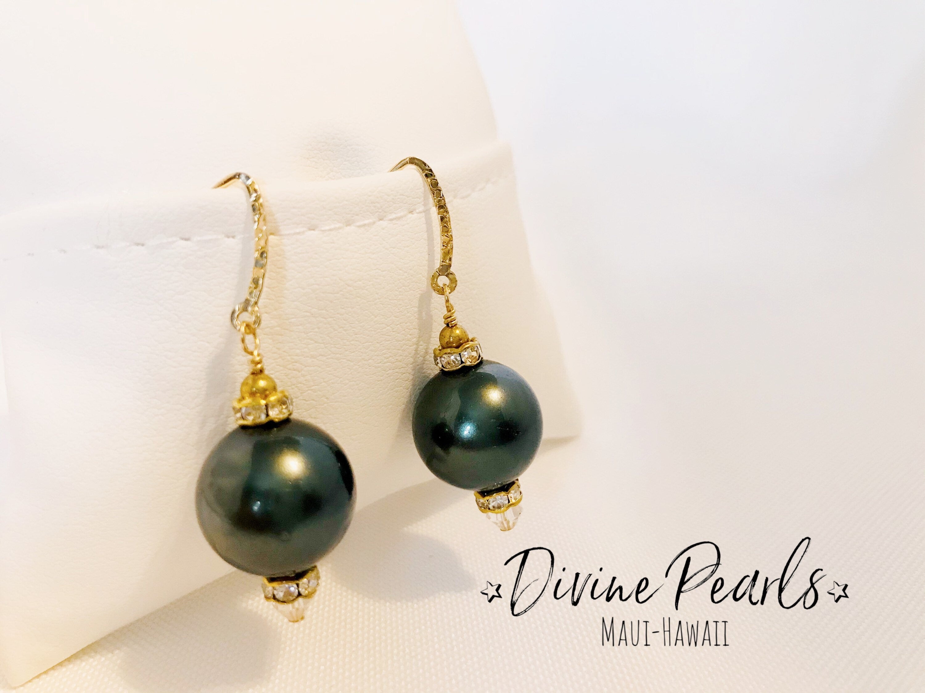 Beautiful and elegant Black pearls handnute necklace, spring ring sterling silver clasp