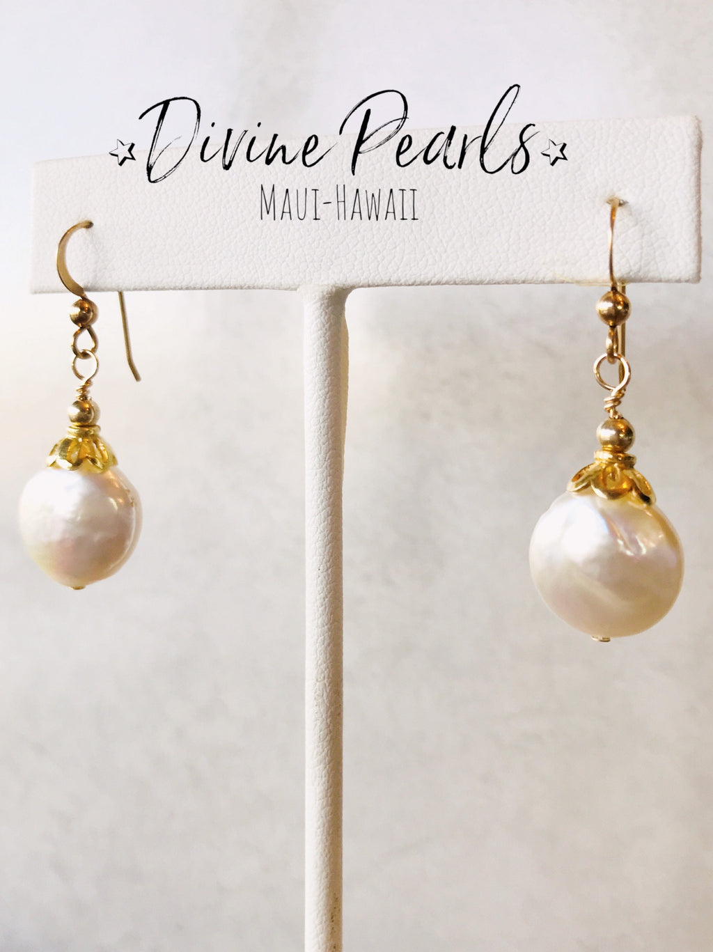 White freshwater pearls earrings