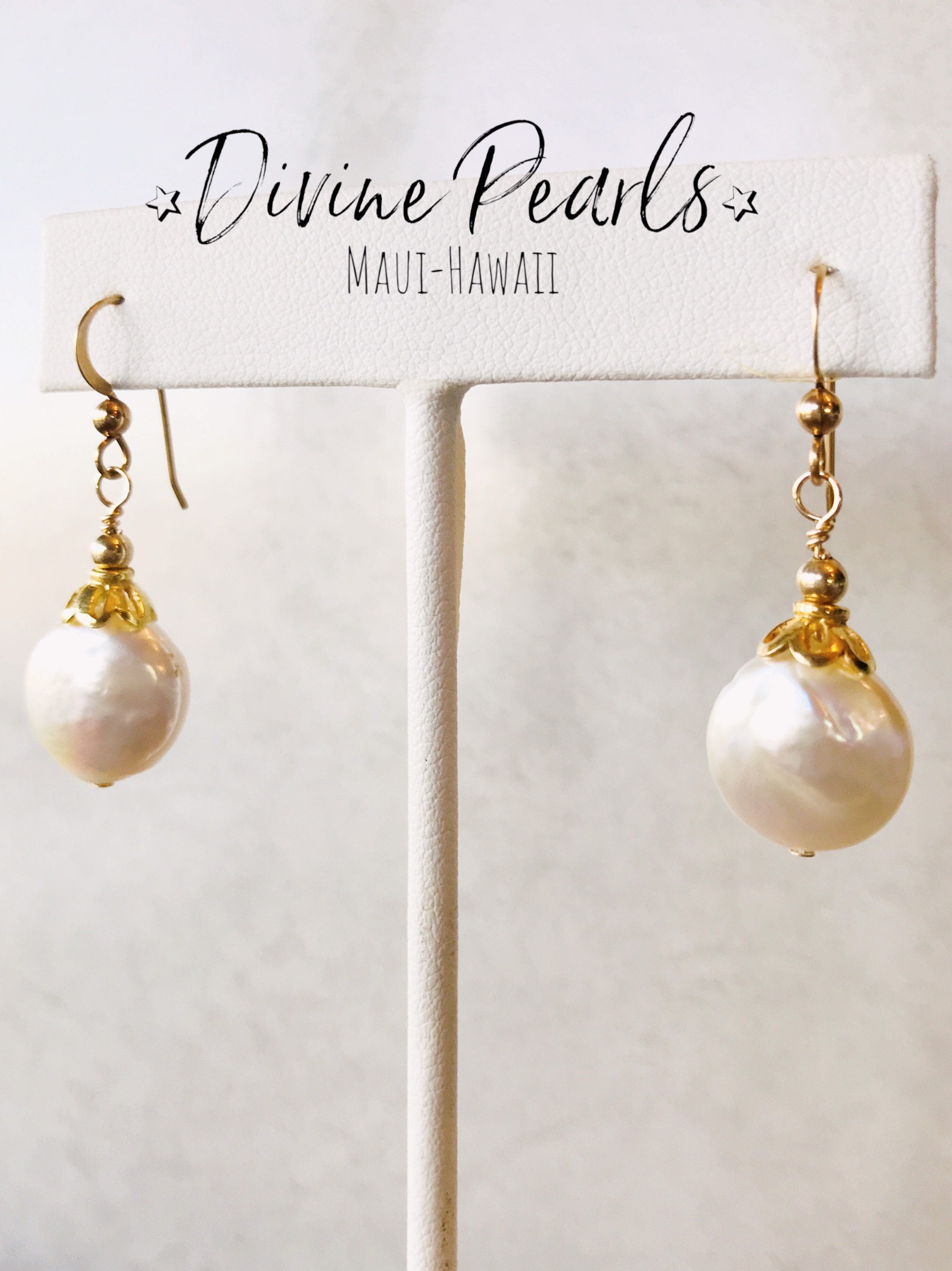 White freshwater pearls earrings