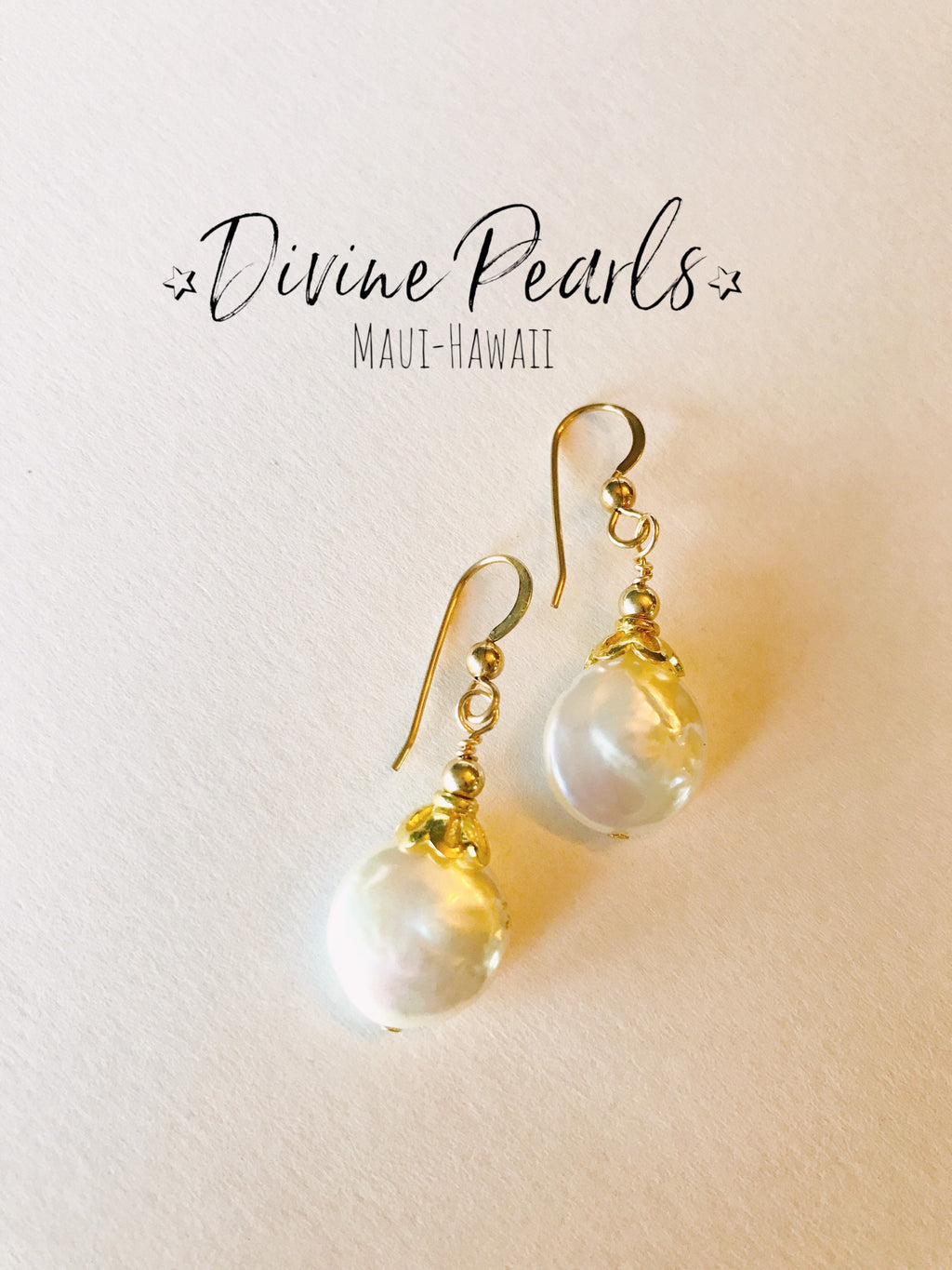 White freshwater pearls earrings