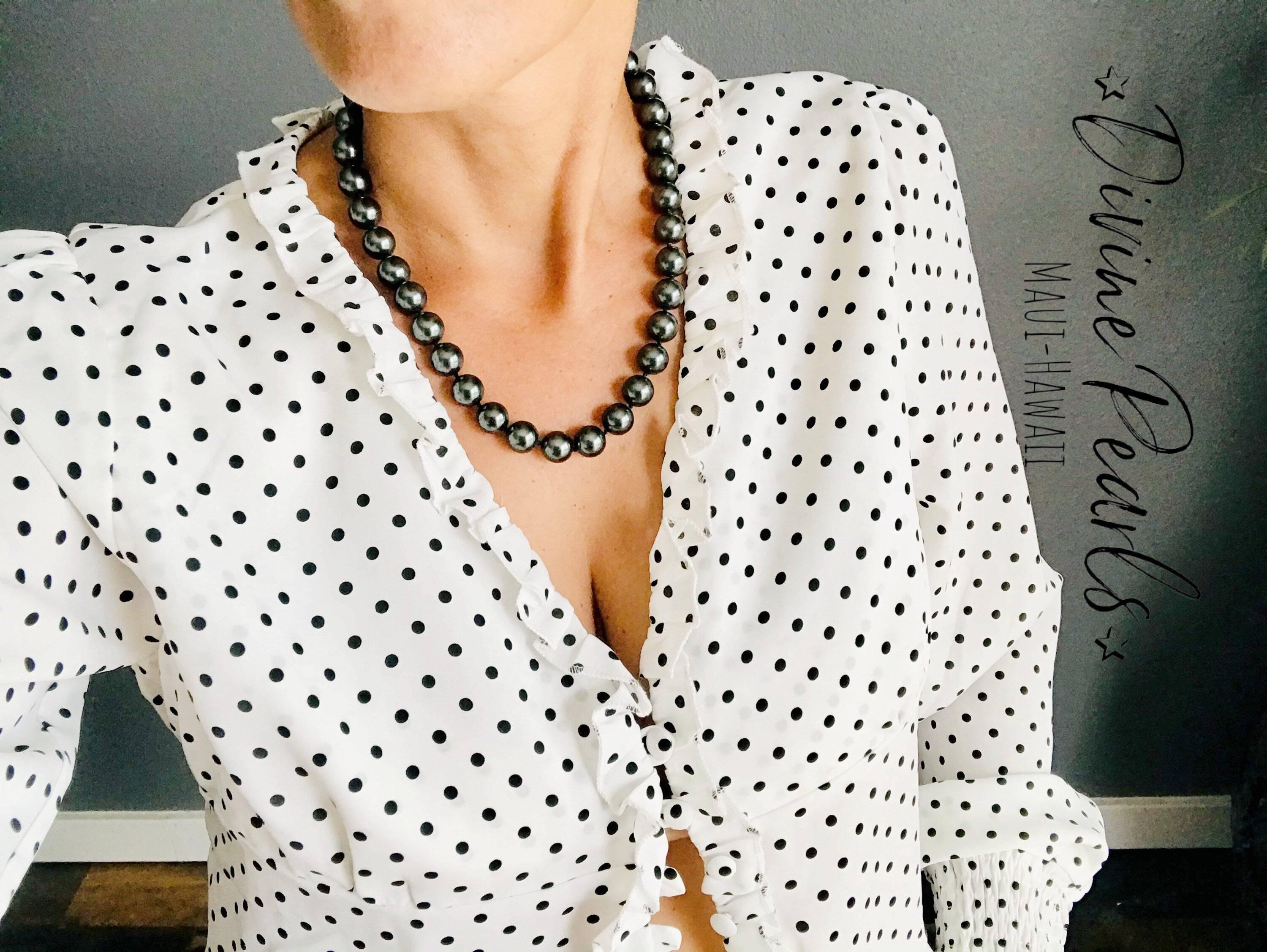 Beautiful and elegant Black pearls handnute necklace, spring ring sterling silver clasp